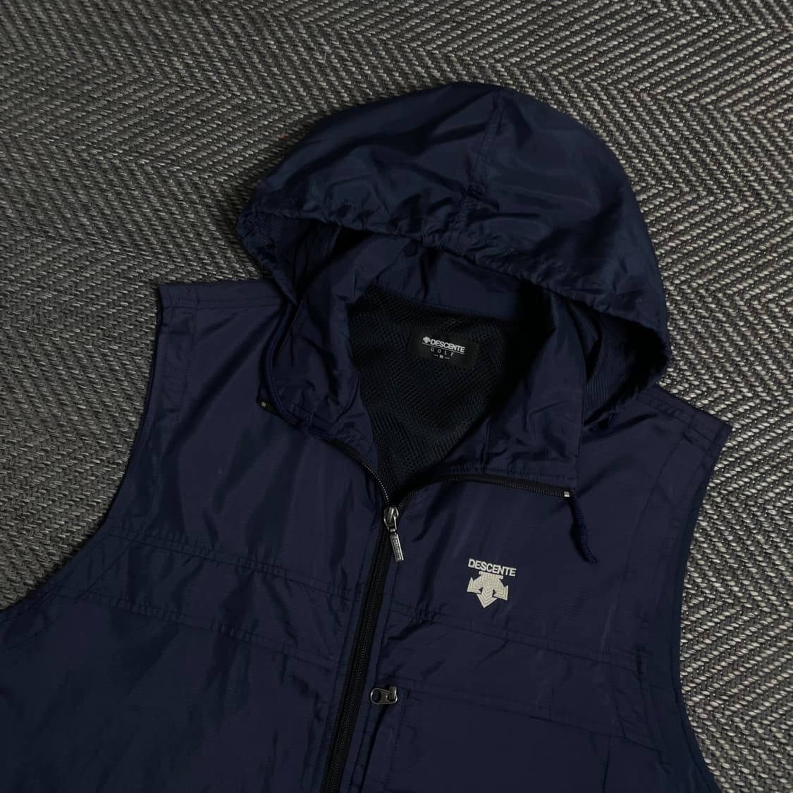 데상트 포켓 나일론 테크니컬 후드 베스트y 4776 상품이미지4