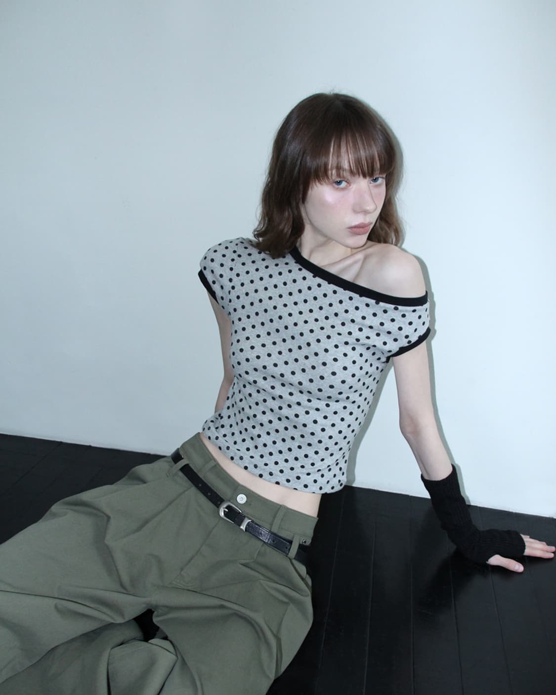 DOT UNBALANCE RINGER TOP (GREY) 상품이미지1