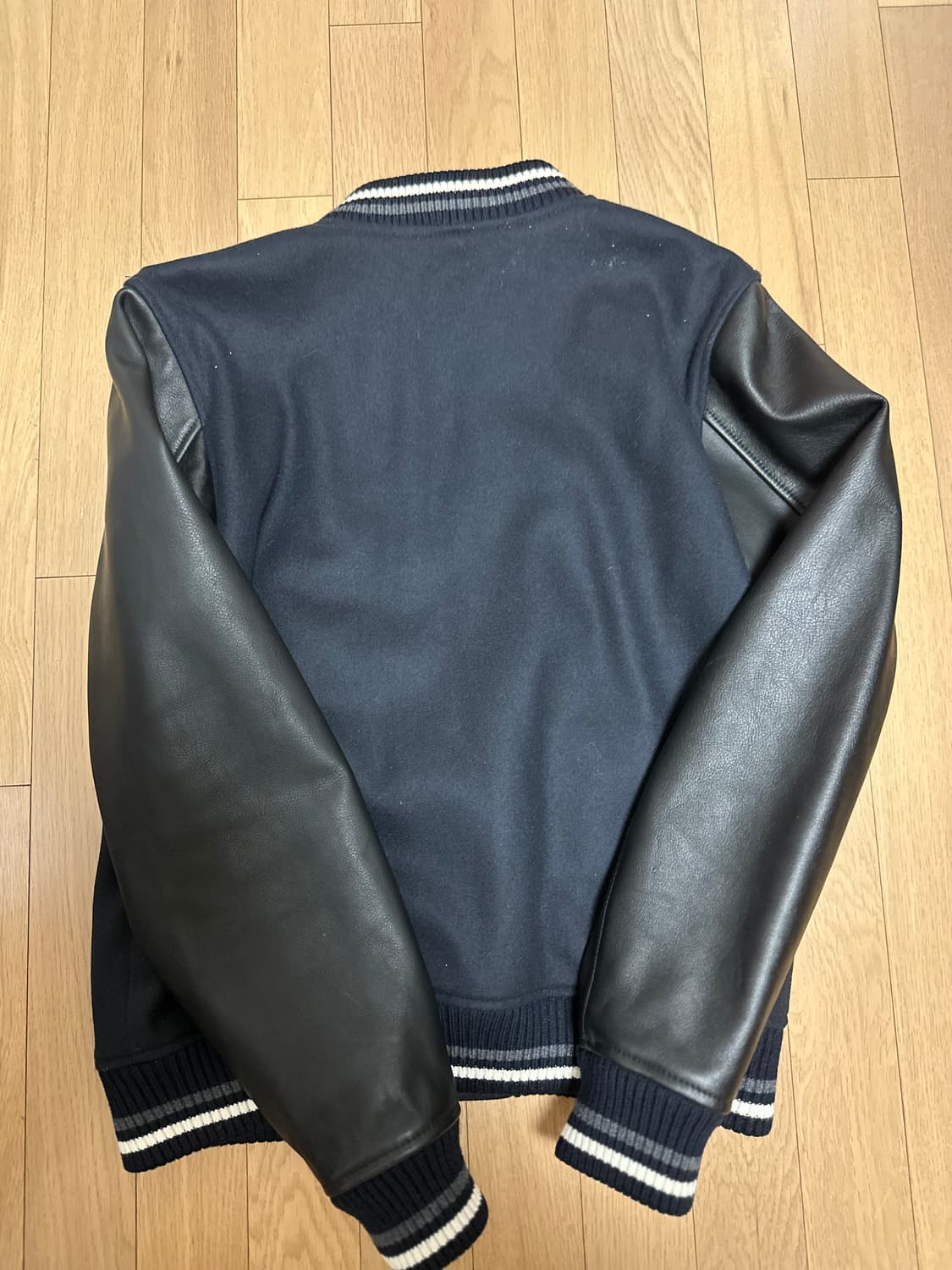 A.P.C. 팔 양가죽 스타디움 자켓 M 블랙/네이비 ( 새상품급! ) 상품이미지2