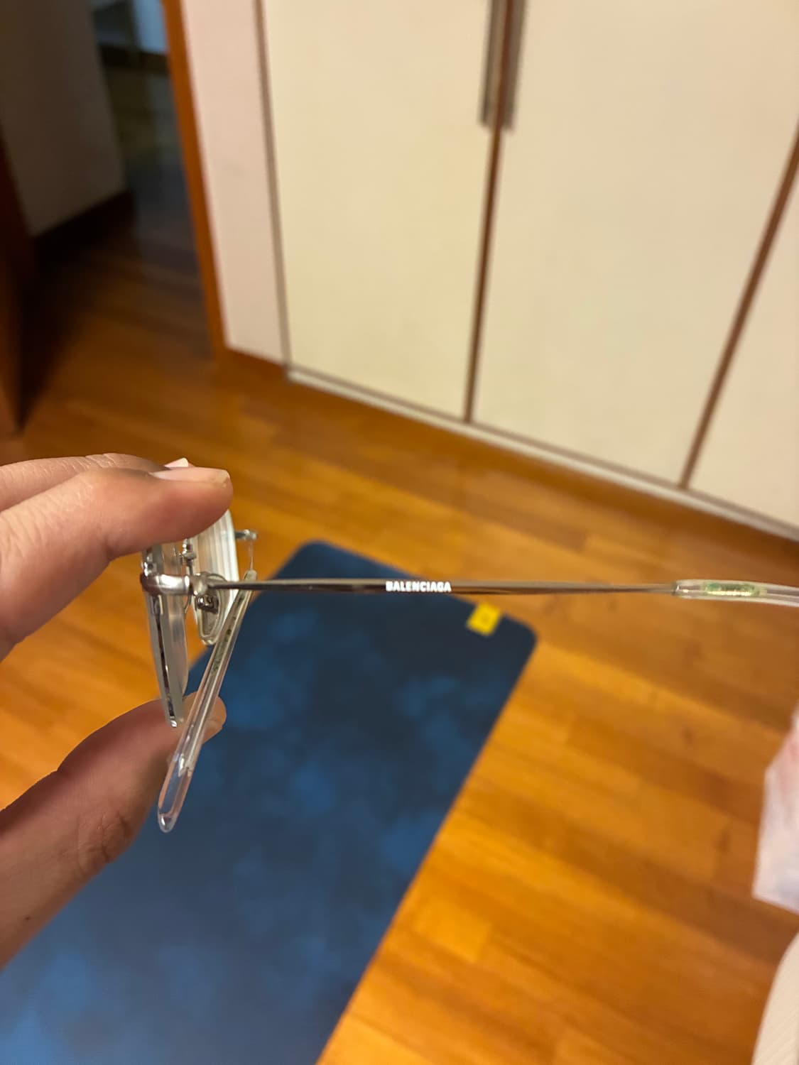 발렌시아가 인비저블 랙탱글 안경 실버 상품이미지3