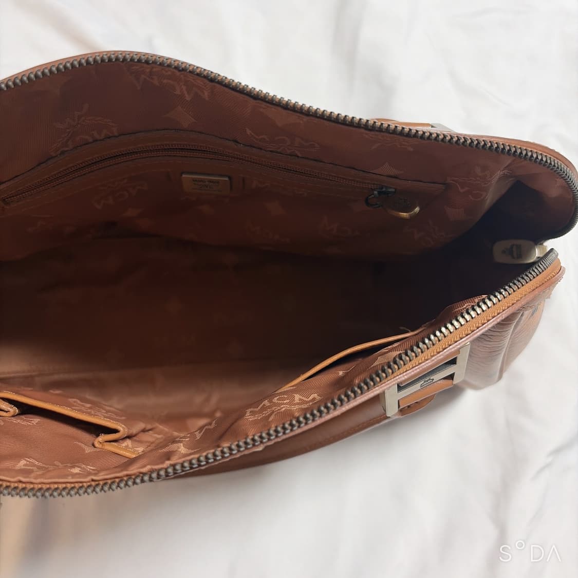 MCM 엠씨엠 로고 프린팅 토트백 상품이미지8