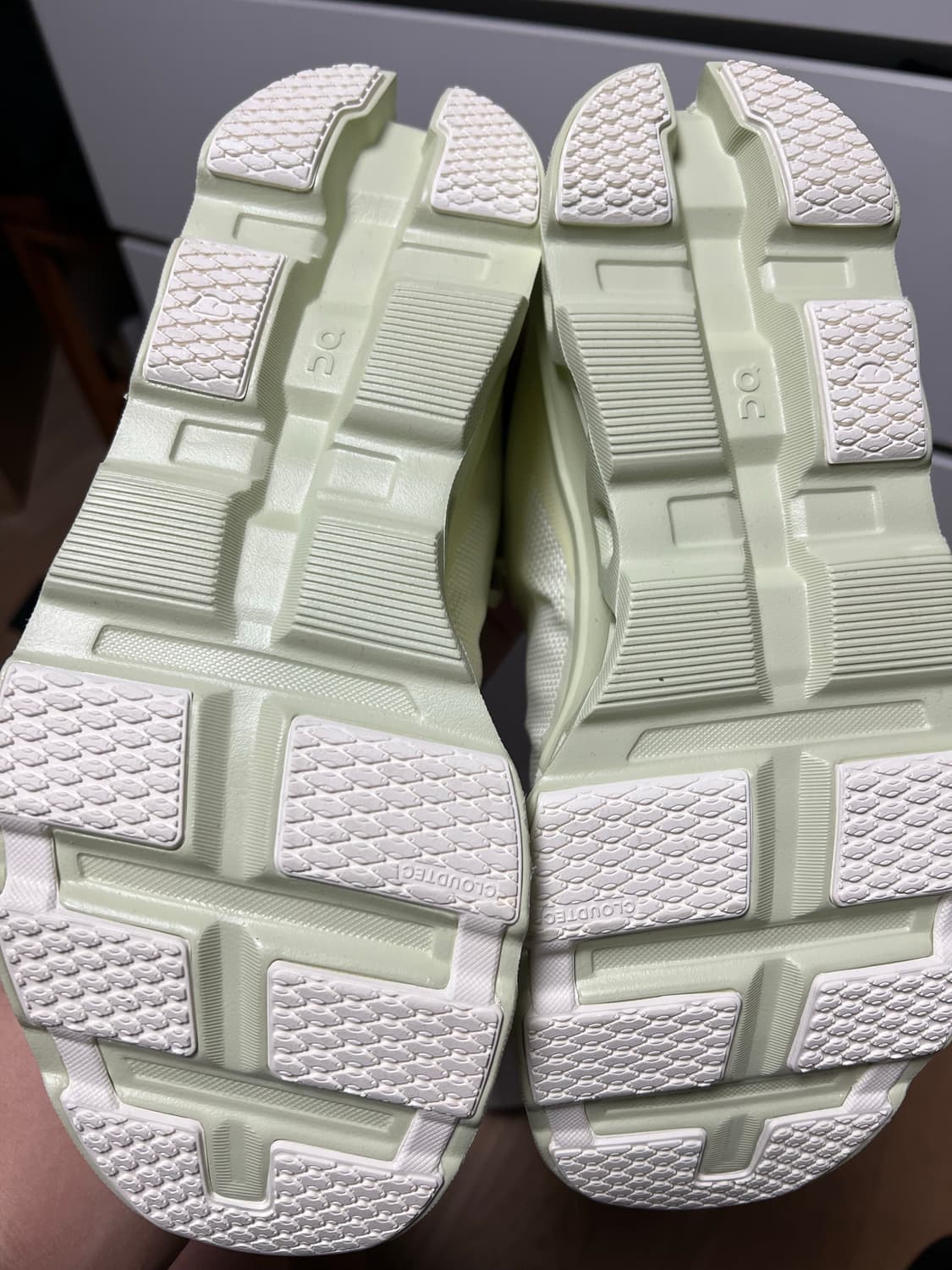 [290/새상품] On 온러닝 PAF 파프 클라우드몬스터2 시들링 화이트 상품이미지7