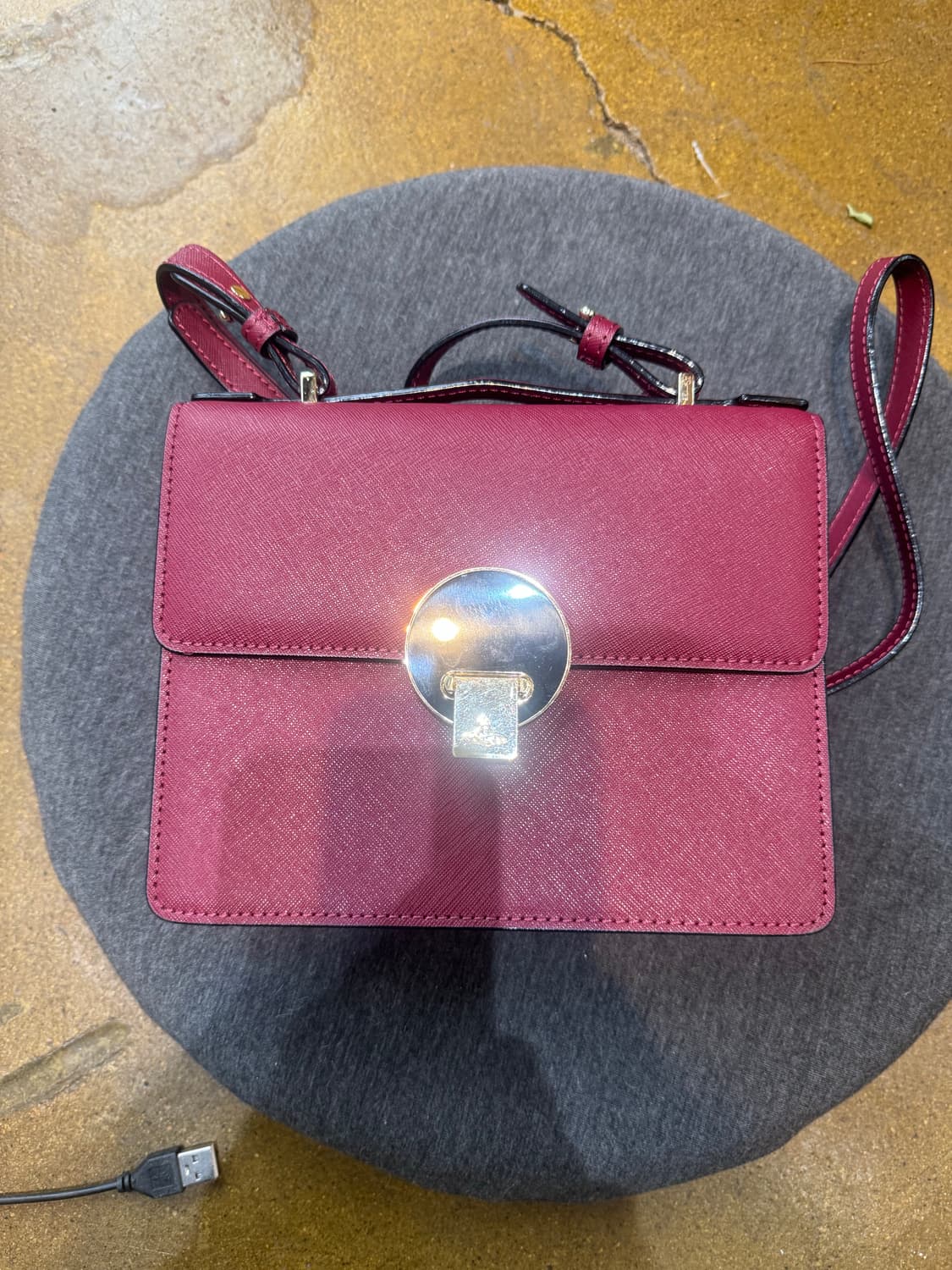 비비안웨스트우드 버건디 사각 크로스백 가방 상품이미지1