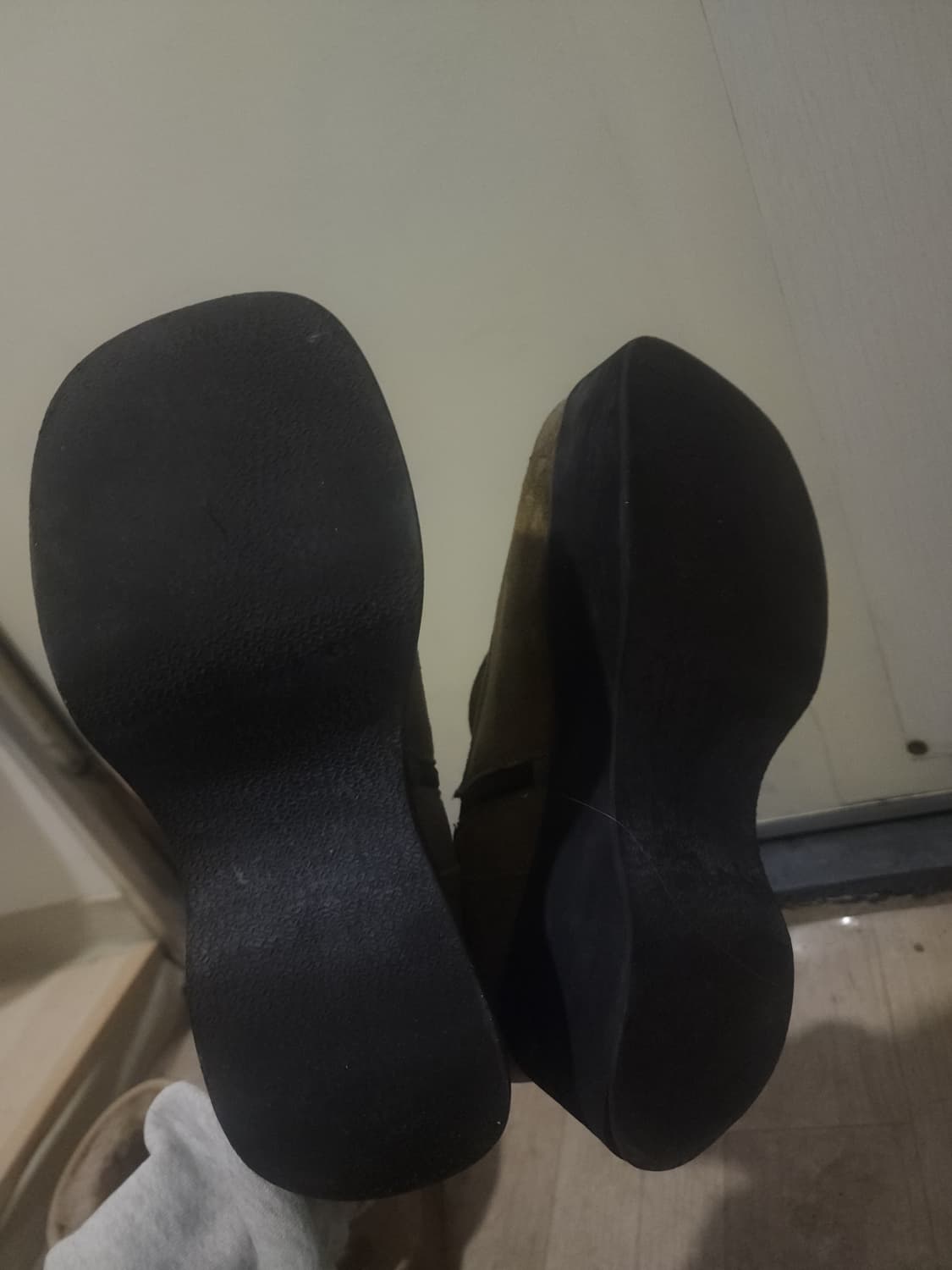 카키/블랙 스웨이드 스퀘어토 부츠 상품이미지5