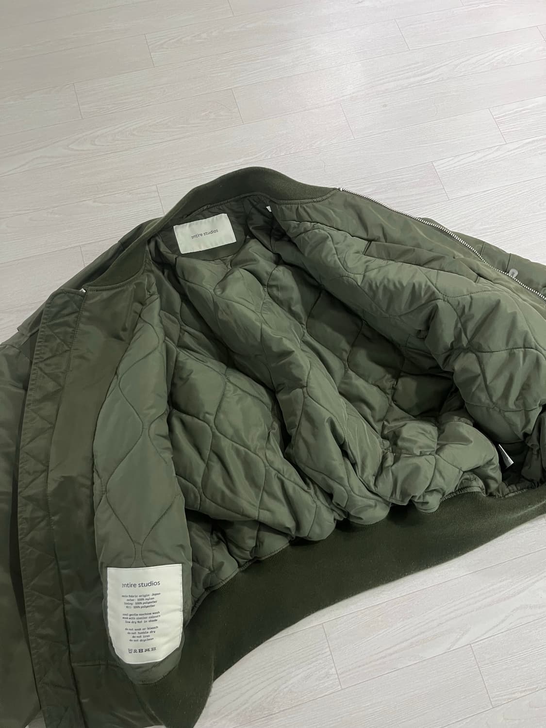 엔타이어스튜디오 브로드 봄버 카키 - 24FW 상품이미지4