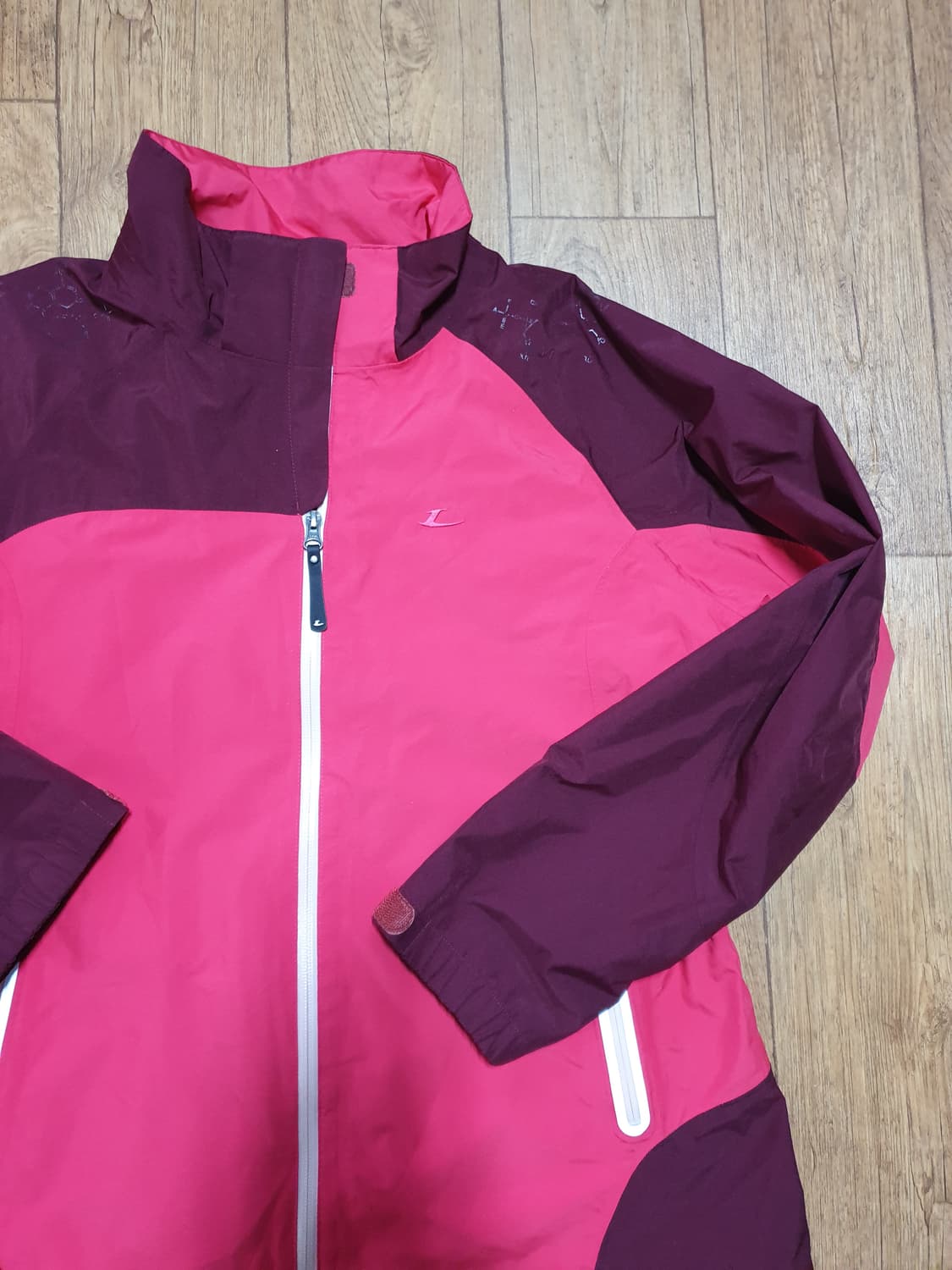 1205 르까프 아웃도어 고어텍스 바람막이 105 사이즈입니다 상품이미지3