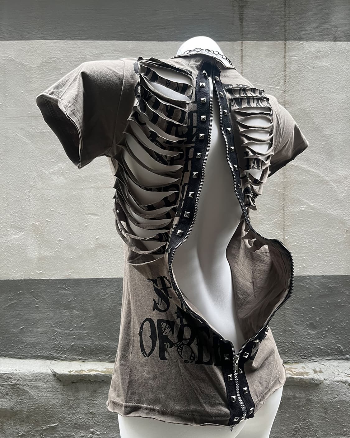 Y2K BONECUT STUD ZIP TOP 상품이미지2