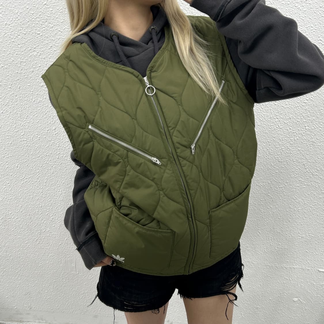 아디다스 지퍼포켓 카키 경량 베스트 L 상품이미지1