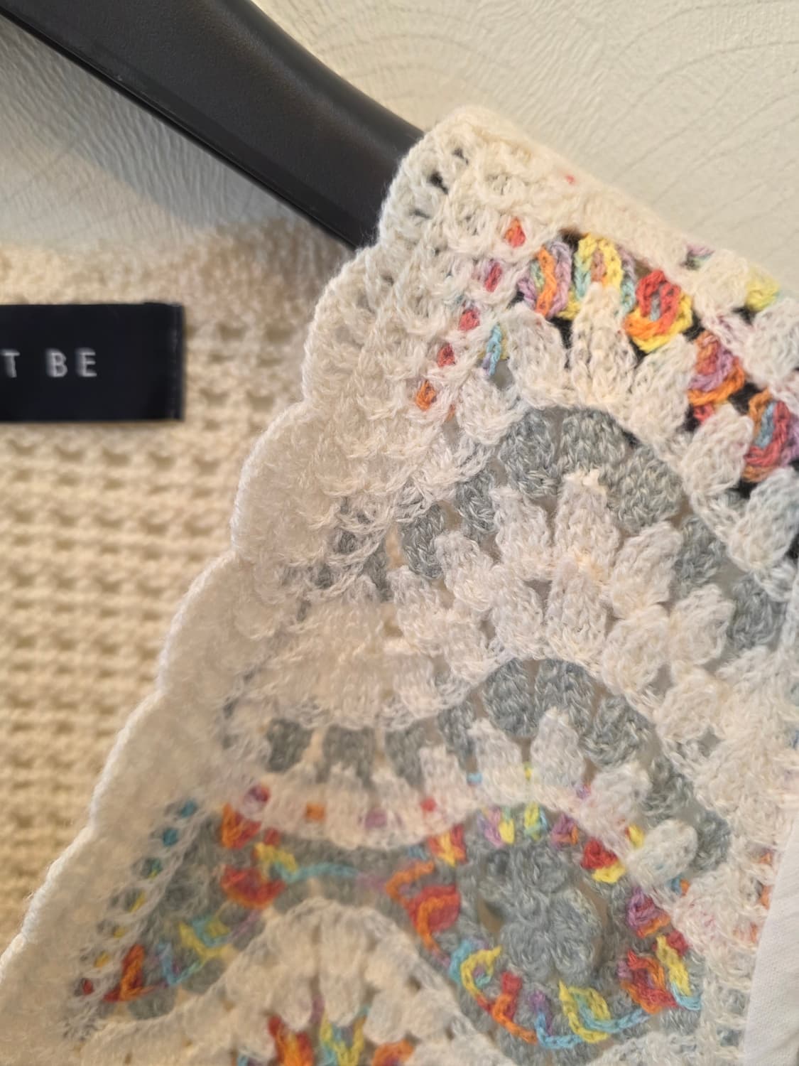 블랙 색상의 케이트 스페이드 크로스백입니다. 켈리백 스타일로 정장, 캐주 상품이미지2