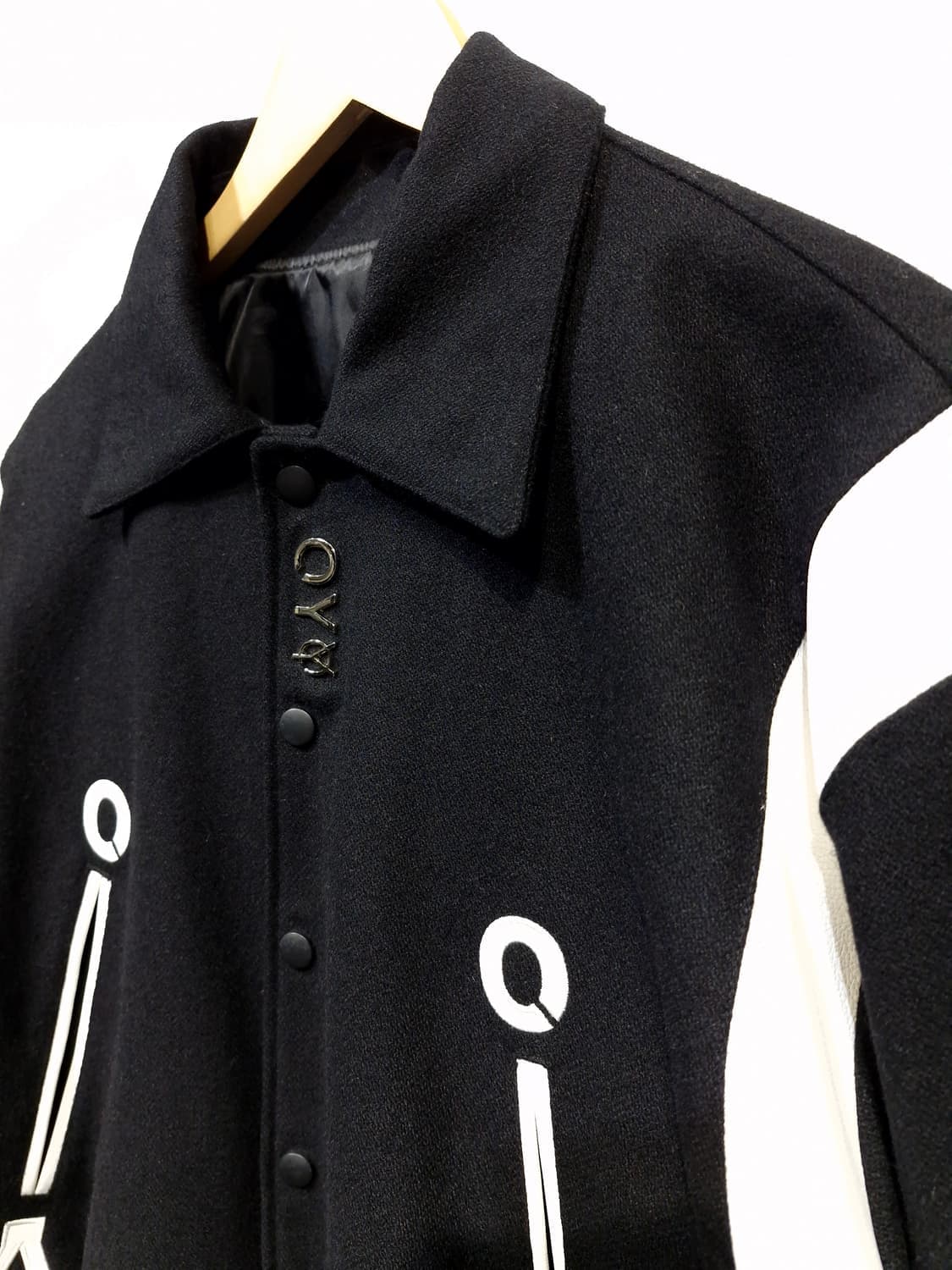 OY 오와이 메탈로고 바시티자켓 블랙 상품이미지5