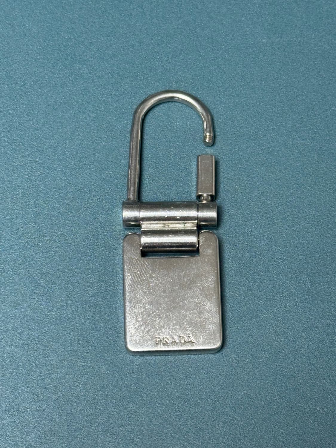 프라다 자물쇠 키링 키체인 상품이미지1