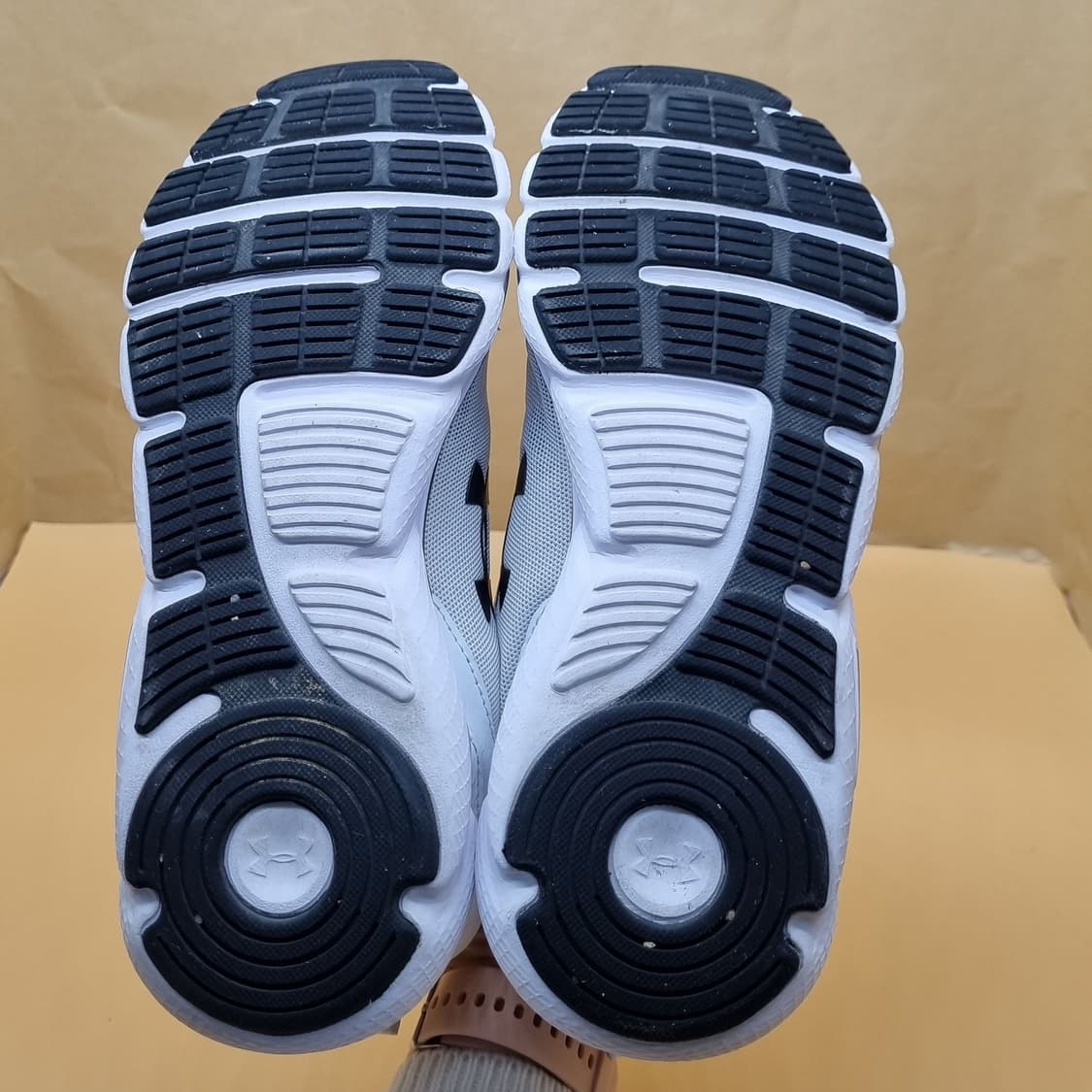 언더아머 UA차지드 남성런닝화275. 상품이미지3