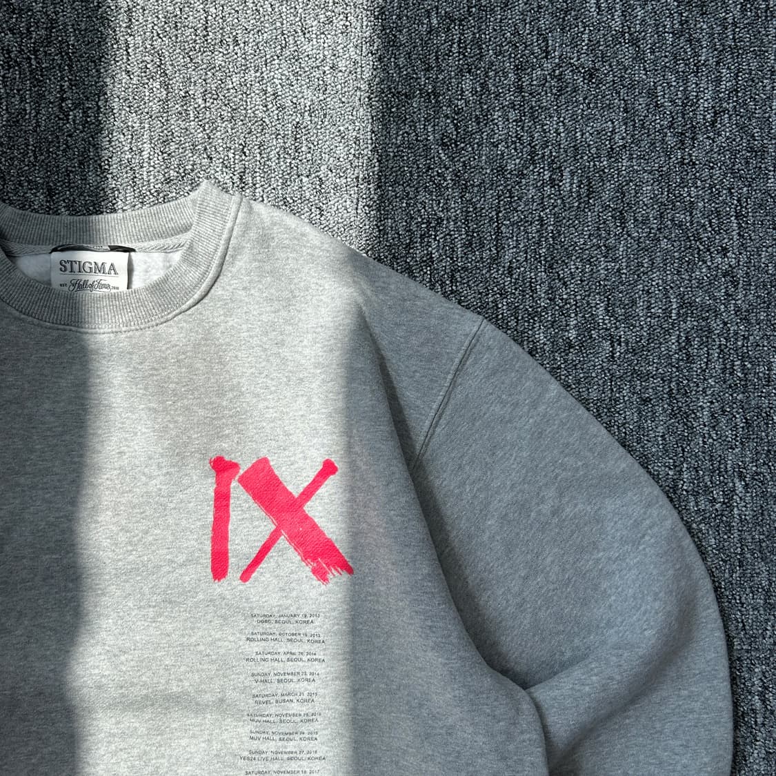 시티그마X허클베리피 분신 굿즈 그레이 맨투맨 상품이미지2