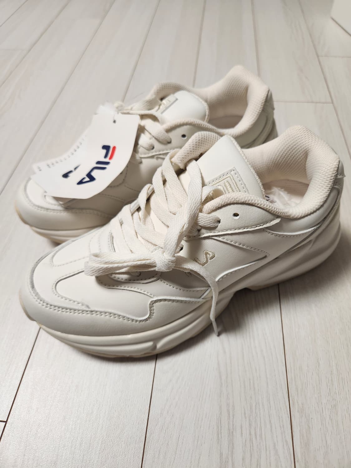 택 새상품) 휠라 운동화 딜레이션 어글리 슈즈 사이즈230

여러 중고사 상품이미지1