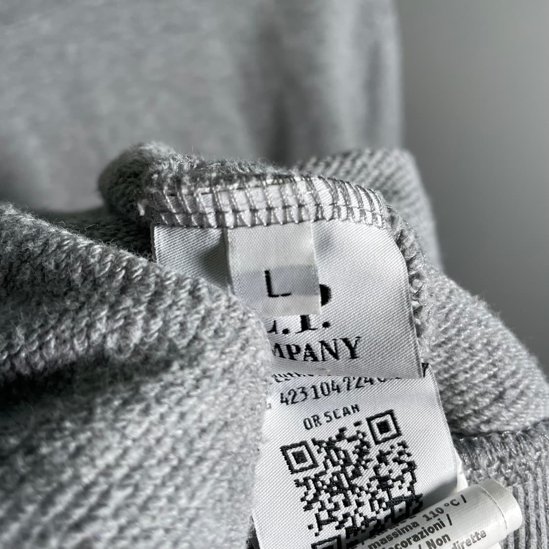 CP컴퍼니 사이드 렌즈 맨투맨 그레이 상품이미지7