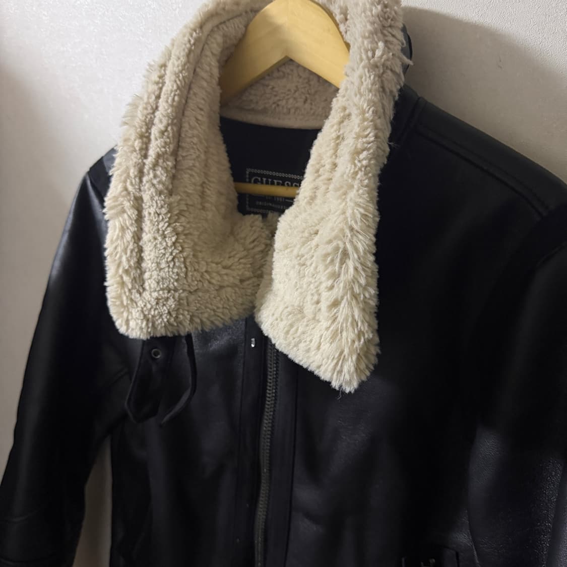 게스 하이넥 남녀공용 무스탕 M (남성 95정도) 상품이미지2