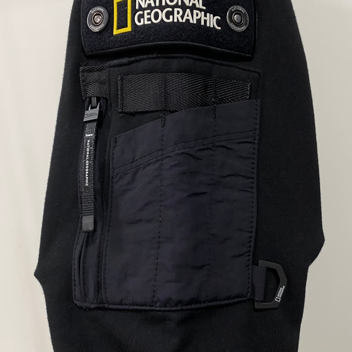 내셔널지오그래픽 암포켓 와펜 맨투맨 상품이미지4