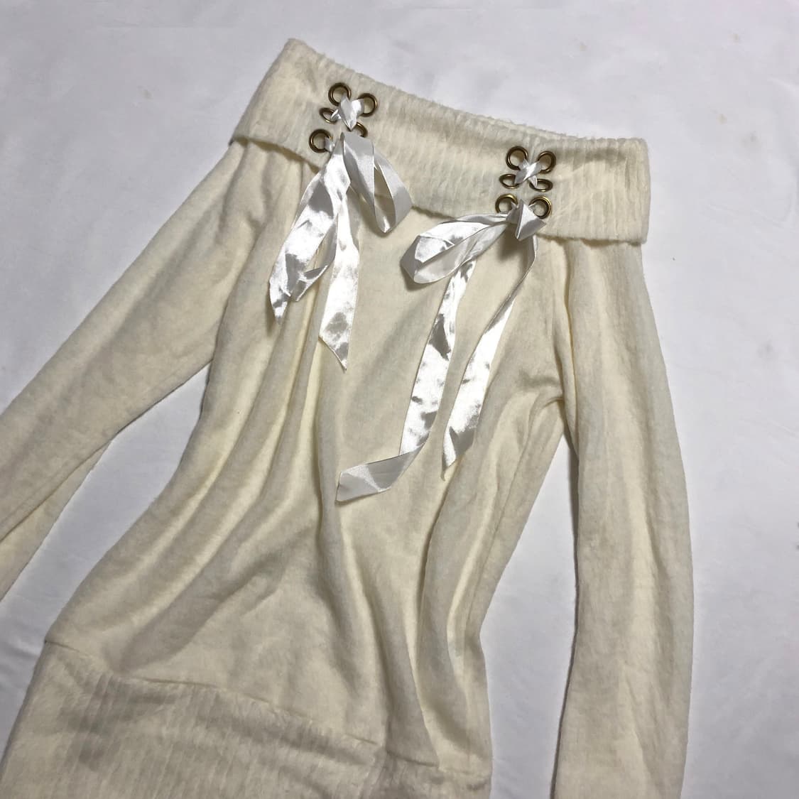 리본 레이스업 오프숄더 니트  상품이미지2