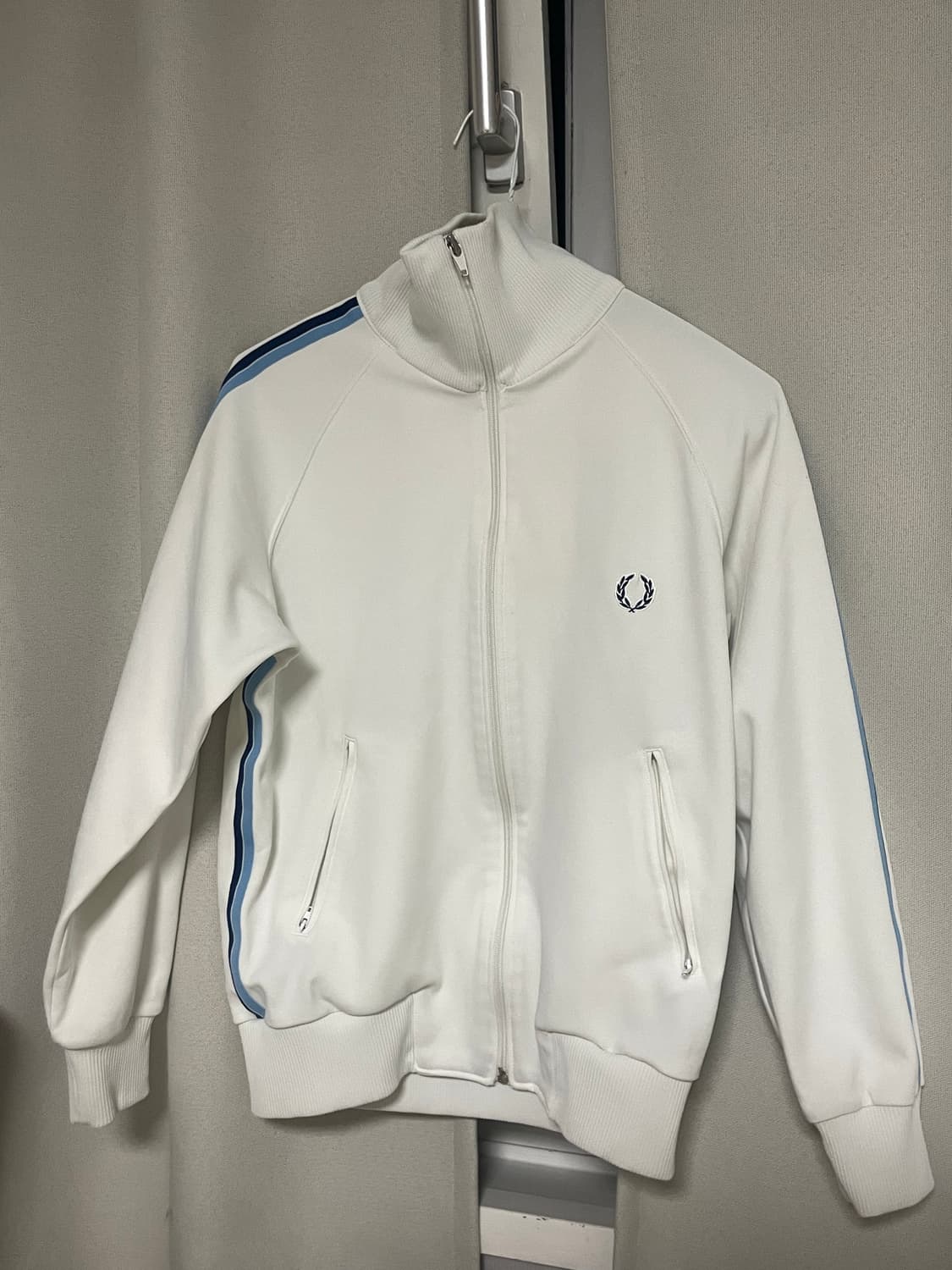 프레드페리 트랙탑 져지 / 화이트 블루 상품이미지1