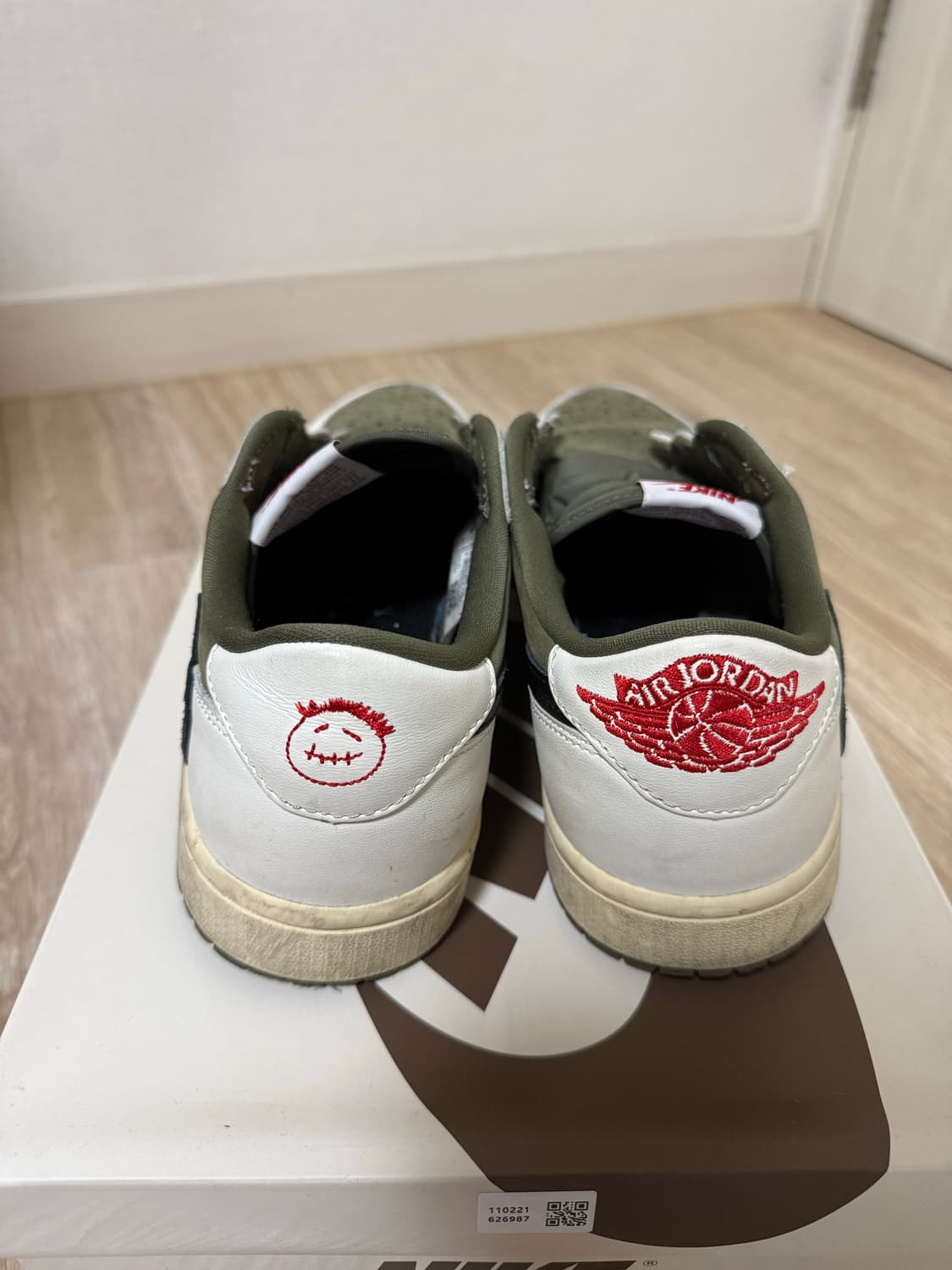 조던 1 x 트래비스 스캇 레트로 로우 OG SP 리버스 올리브 상품이미지5