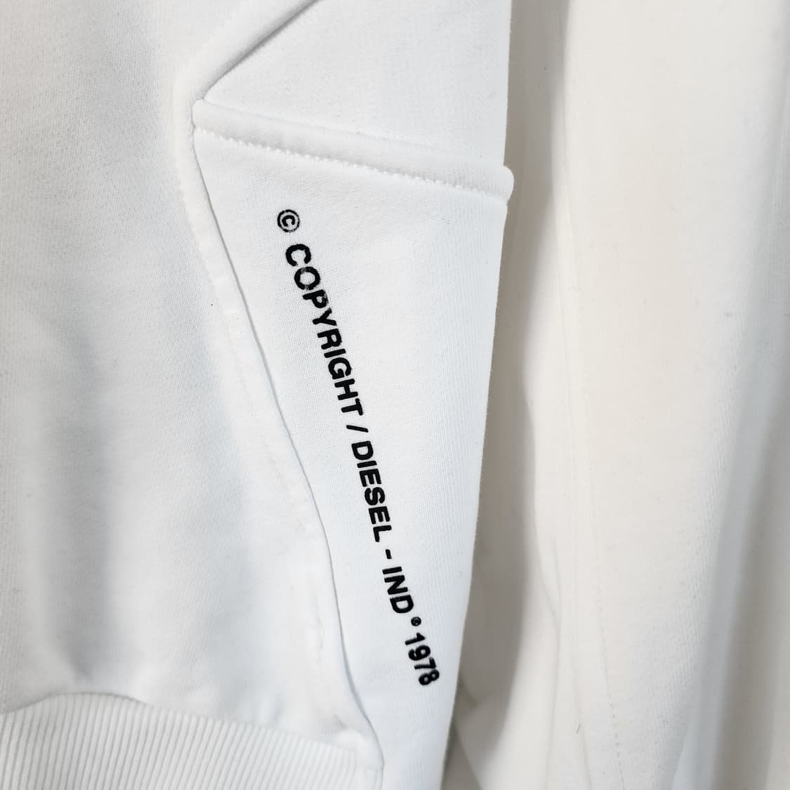 디젤 화이트 레이어드 맨투맨 상품이미지2