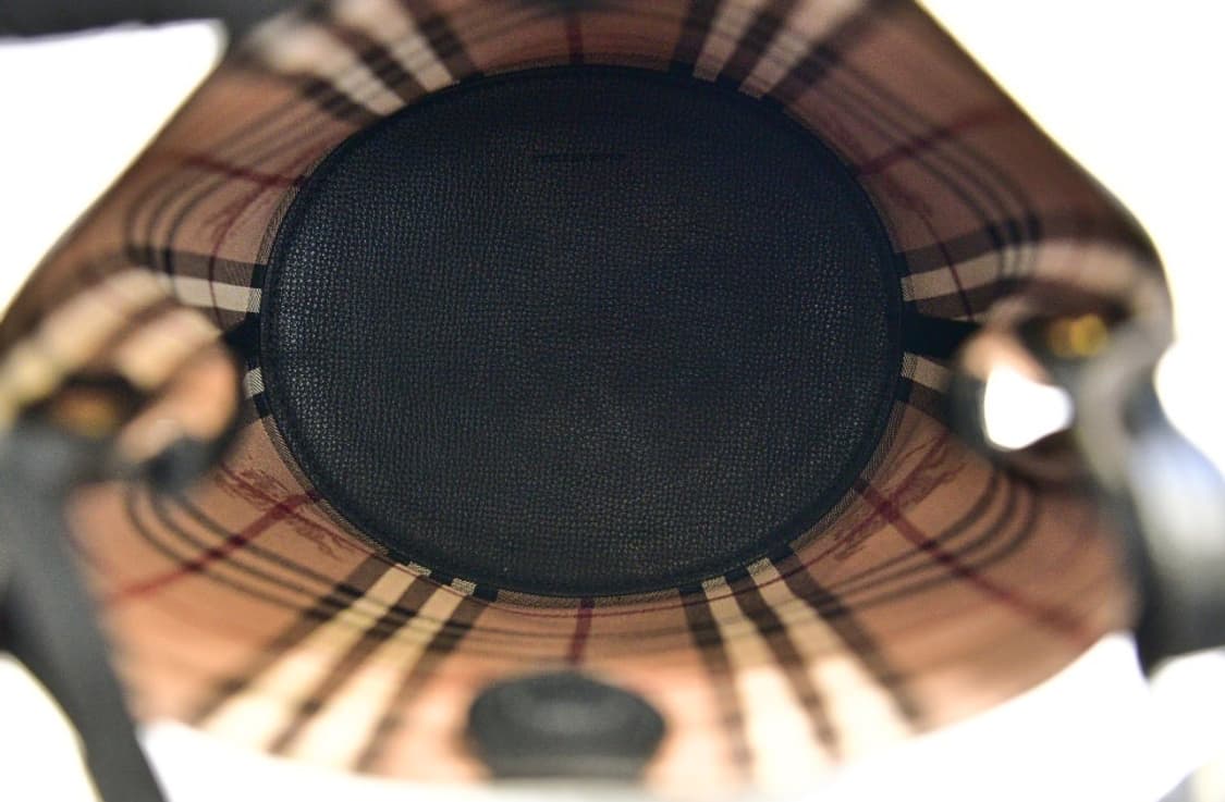 버버리 레더 버킷백 (정품) 상품이미지10