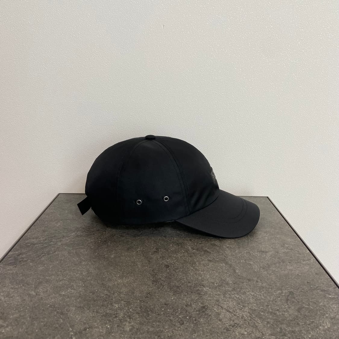 슈프림 레더 로고 블랙 볼캡 모자 상품이미지2