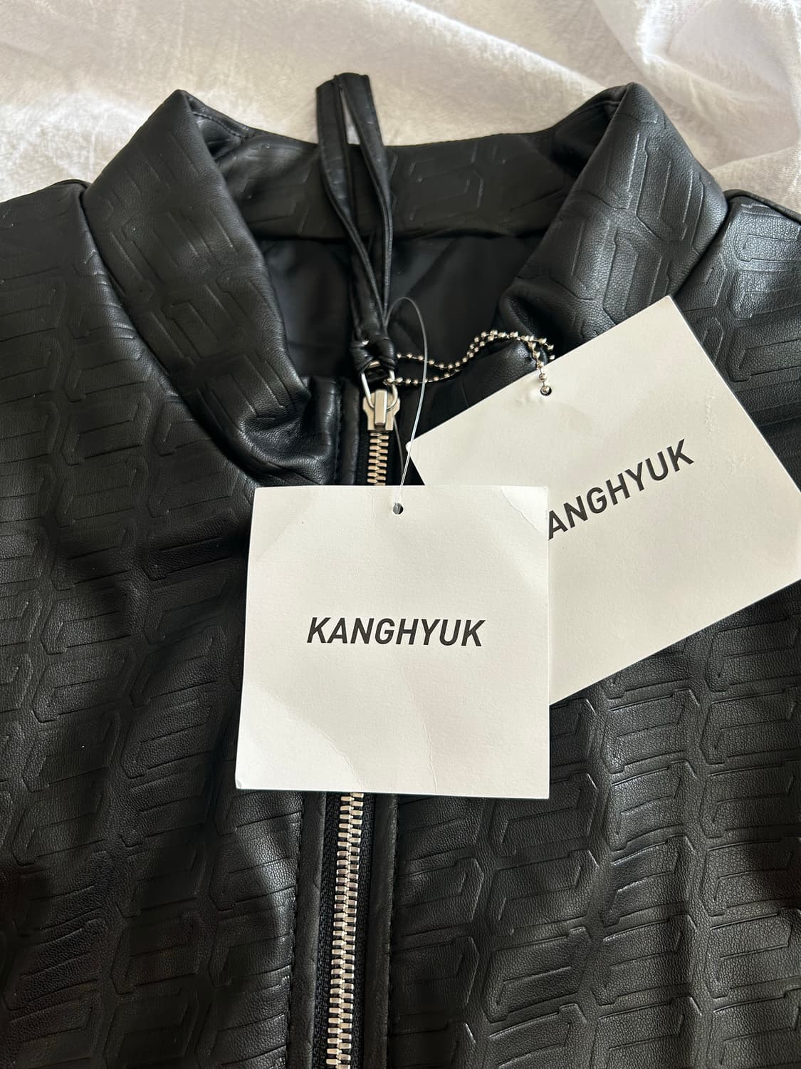 강혁(KANGHYUK) 정품 엠보 로고 퀼팅 점퍼 상품이미지3