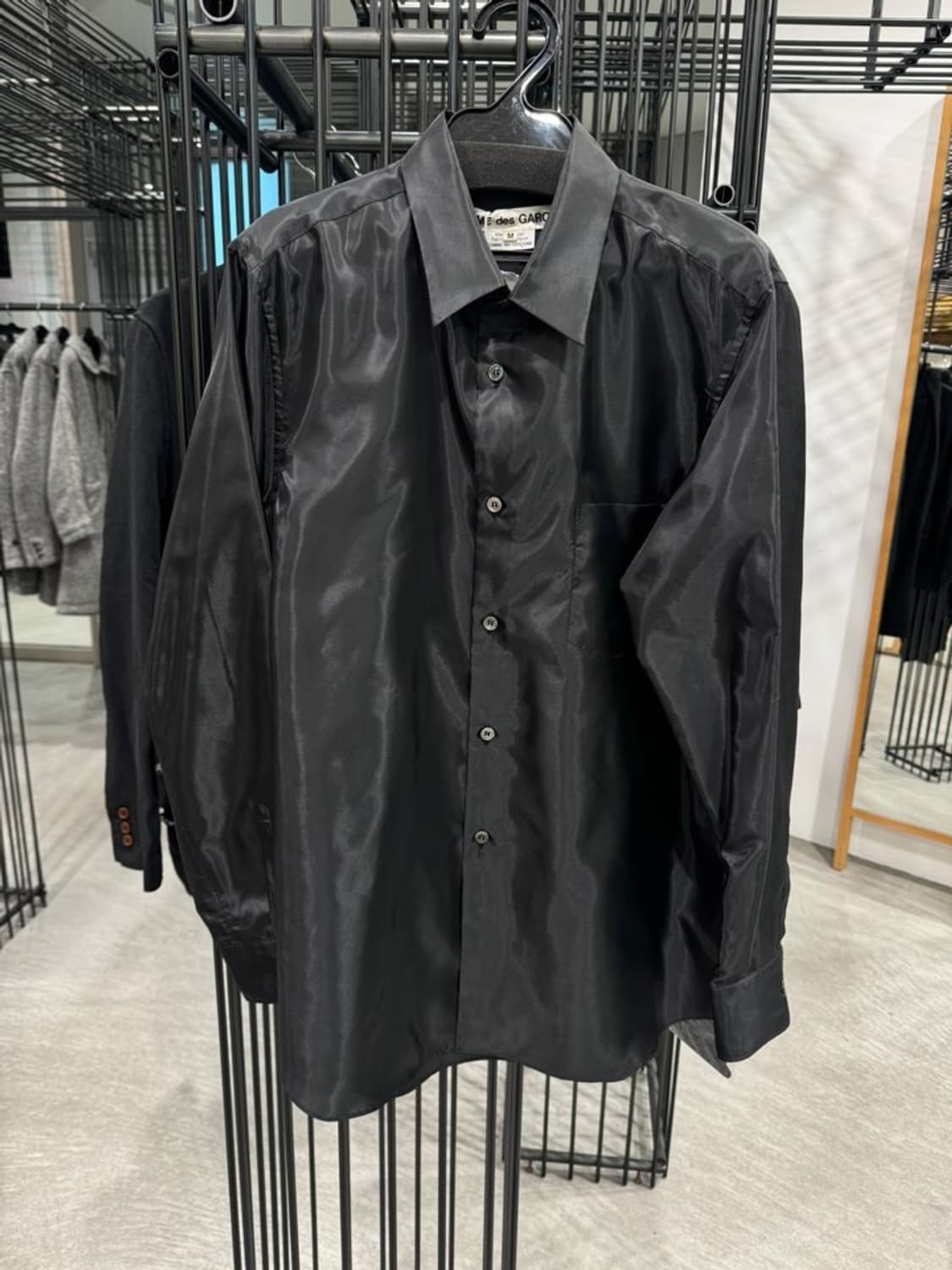 (네고가능)꼼데가르송 메인라인 24FW 세틴 셔츠 (블랙, M) 상품이미지1