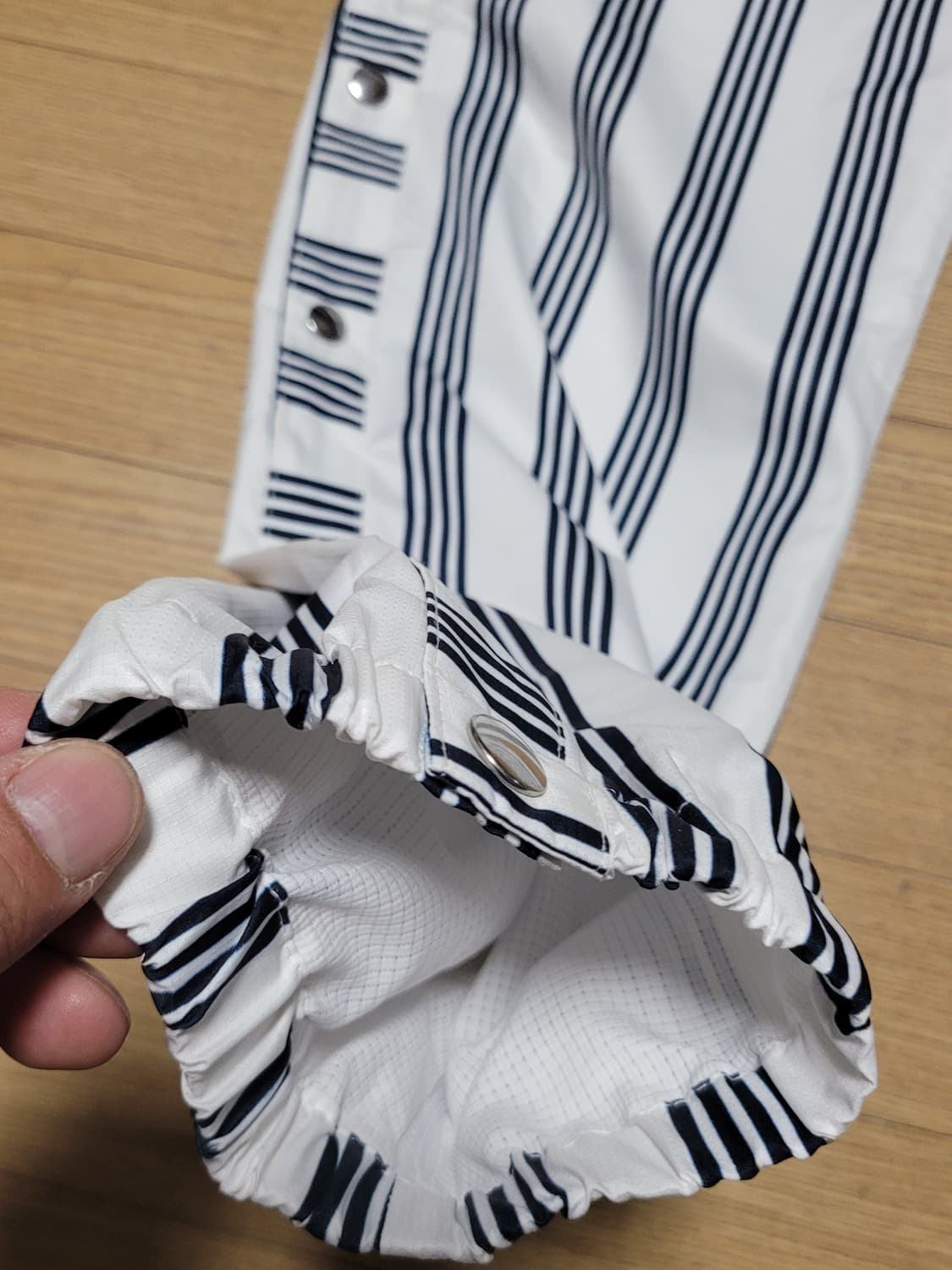 koe 코에 톰브라운 조거팬츠

 상품이미지9