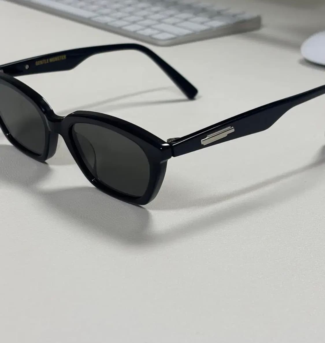 젠틀몬스터 LOTI 로티 블랙 선글라스 케이스 박스 포함 상품이미지2