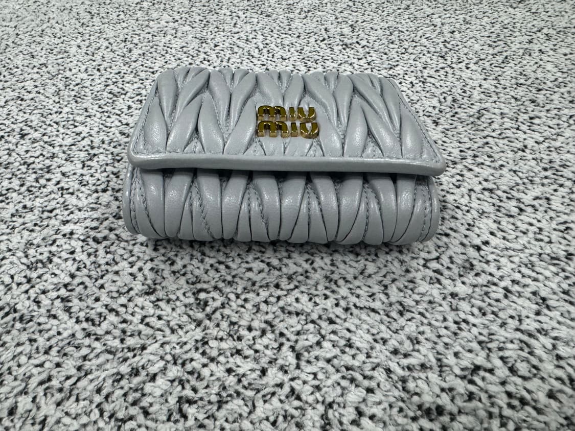 [새상품급] 미우미우 스몰 마테라쎄 나파 가죽 지갑 상품이미지2