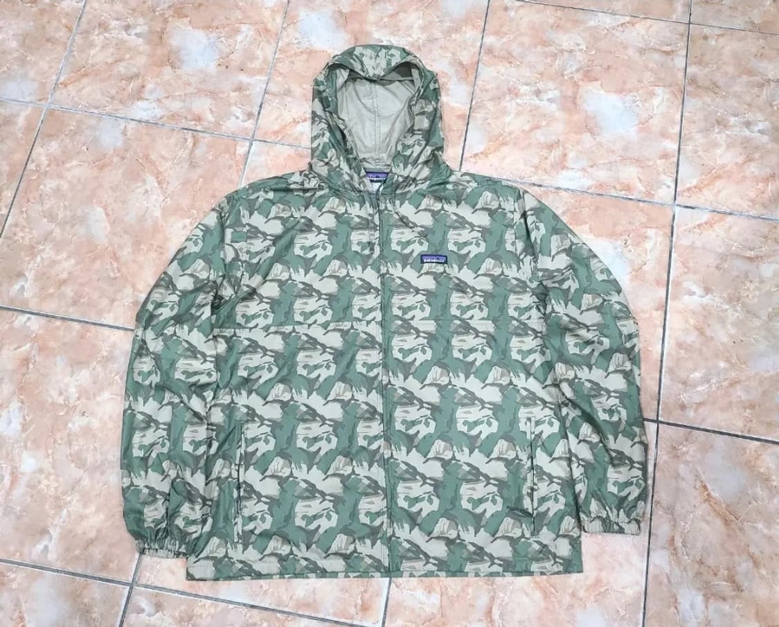 파타고니아 카모패턴 바람막이 상품이미지1