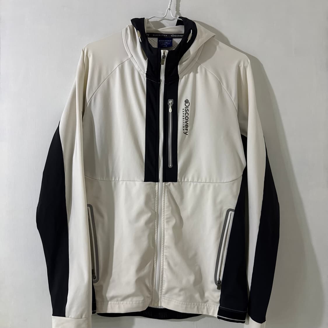 디스커버리 바람막이 후드집업 🤍🖤 상품이미지4