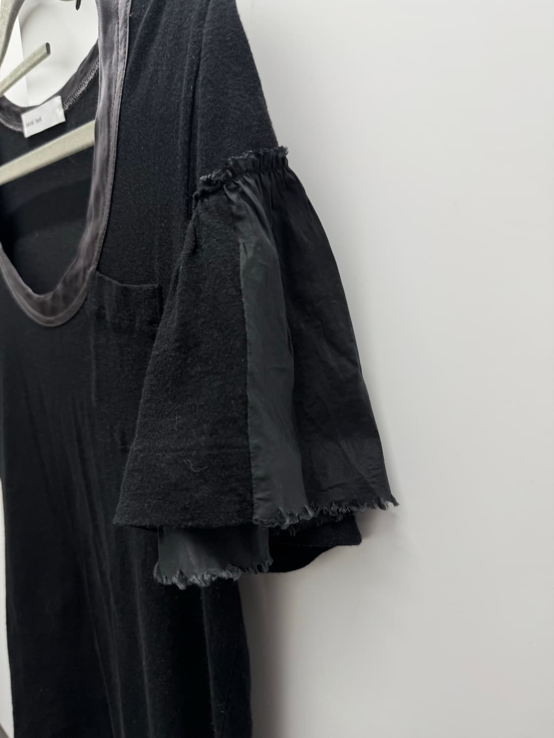 Sacai Luck 블랙 반팔 티셔츠 상품이미지4