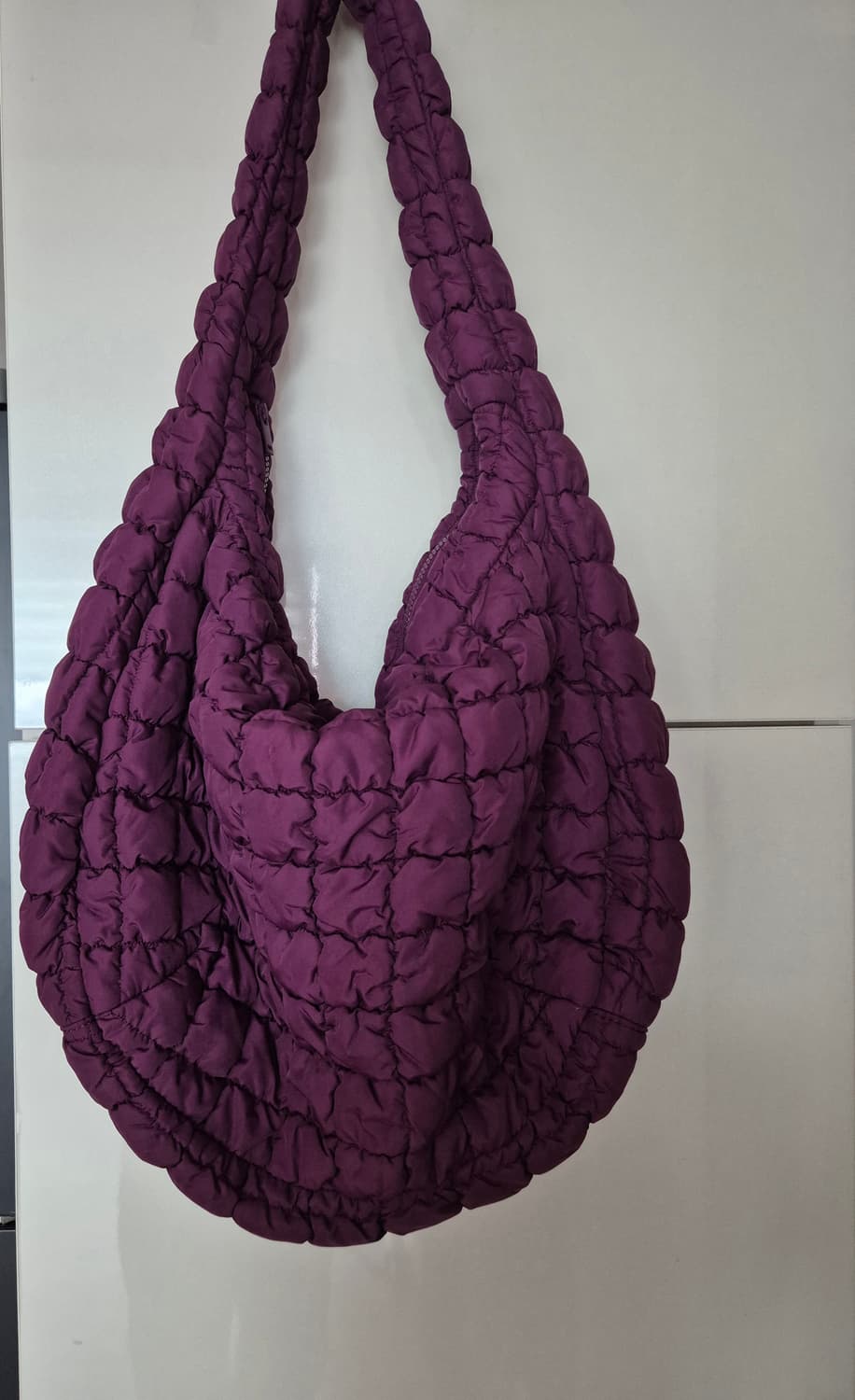 코스 퀼티드 오버사이즈 구름백 상품이미지1