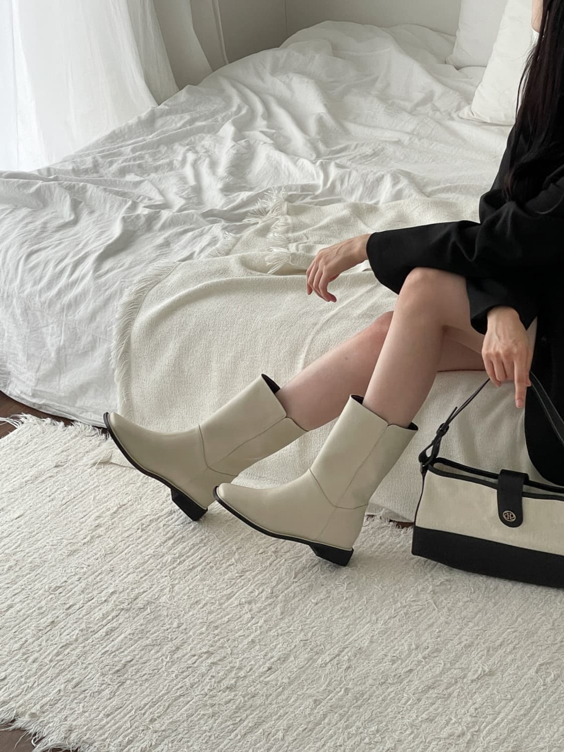 새상품 / 소가죽 미들부츠 아이보리 245 상품이미지1