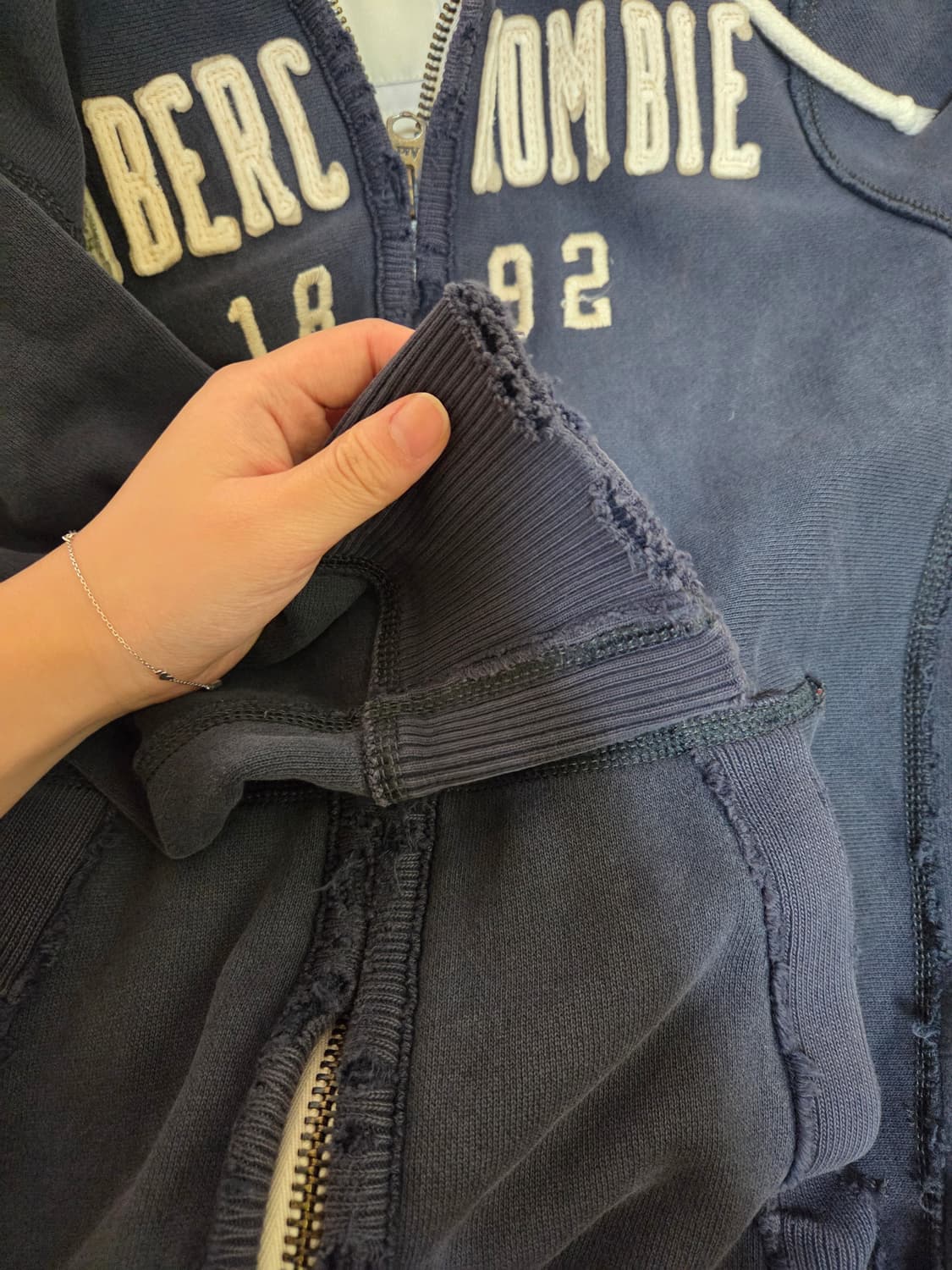 아베크롬비 빈티지 후드집업 네이비 S 상품이미지2