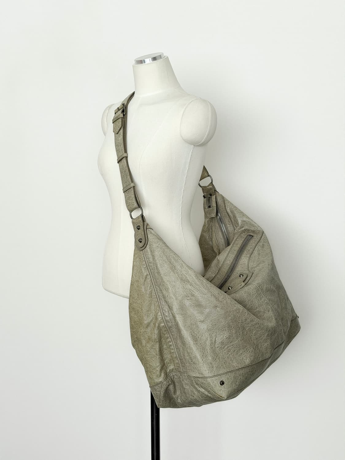 발렌시아가 아레나 레더 클래식 쿠리에 크로스백 상품이미지4