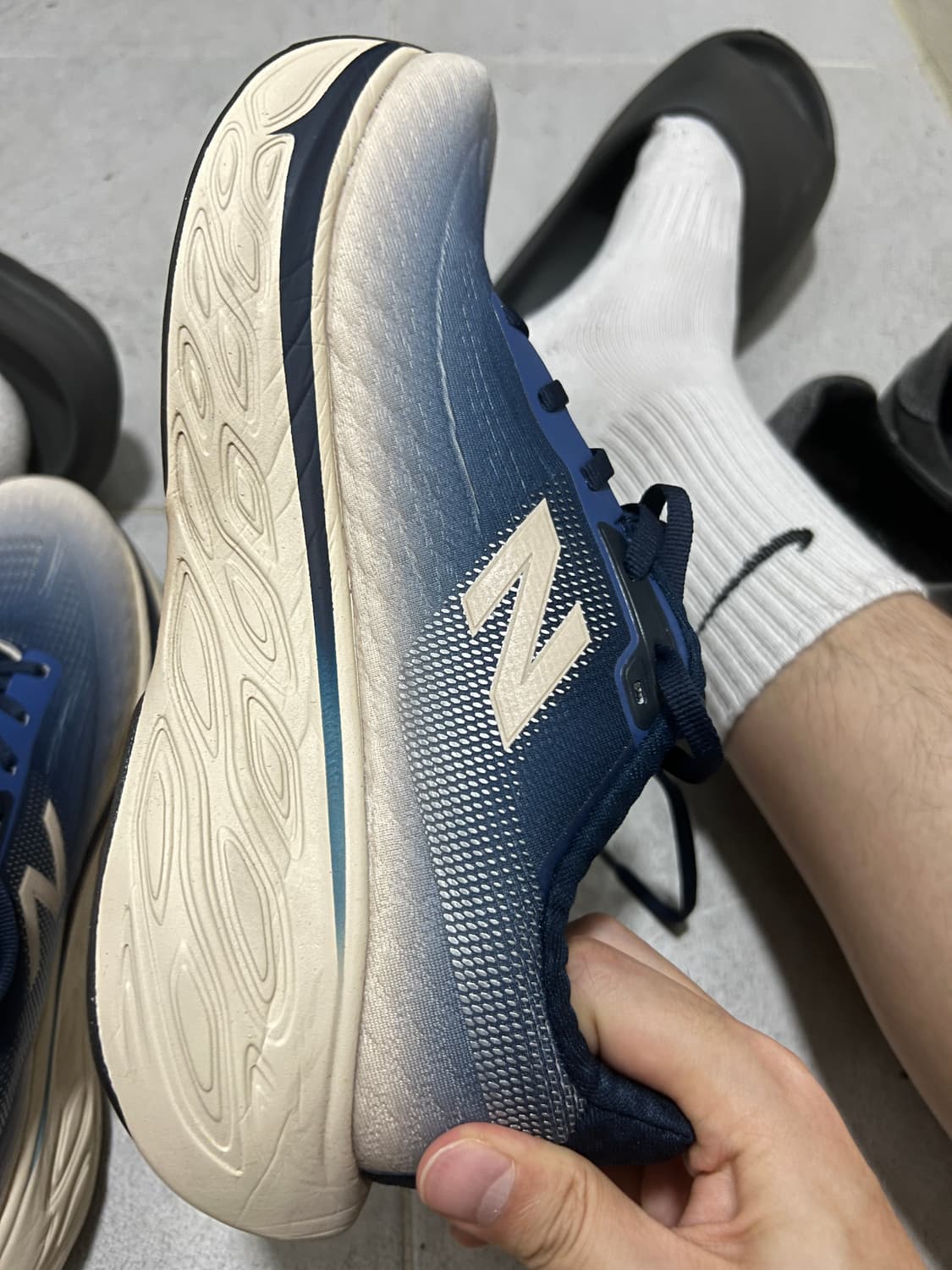 뉴발란스 1080 v14 2E 275 상품이미지2