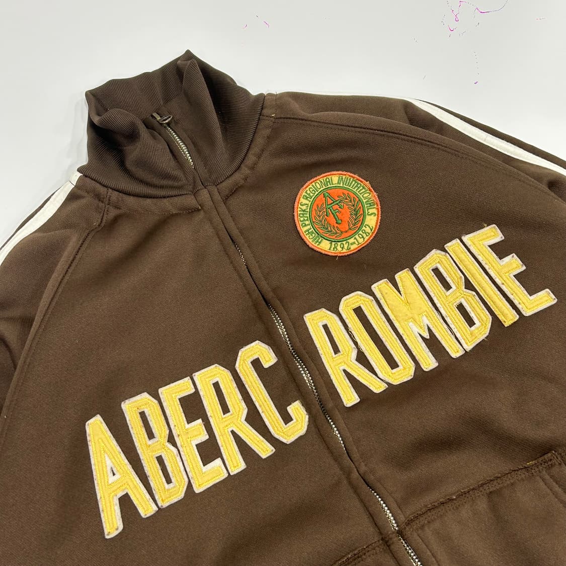 Abercrombie 아베크롬비 옐로웃스펠아웃 브라운 져지 상품이미지4
