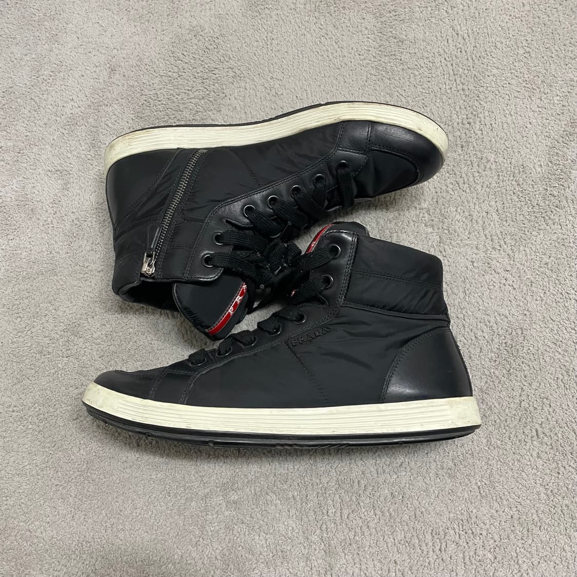 265) 프라다 스포츠 레더 나일론 로고 미드탑 스니커즈 상품이미지1