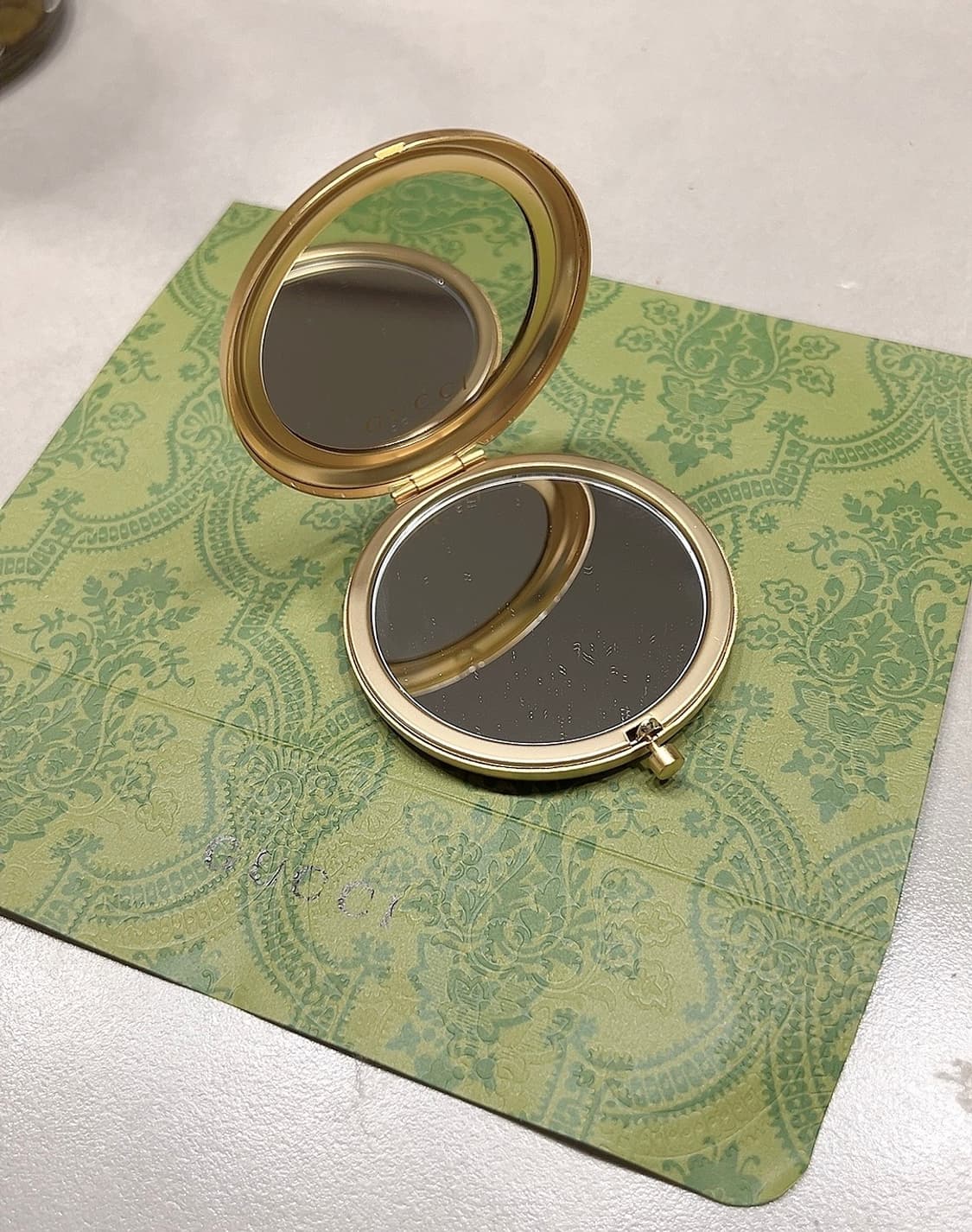 구찌 뷰티 플라워 양면 손거울 상품이미지2
