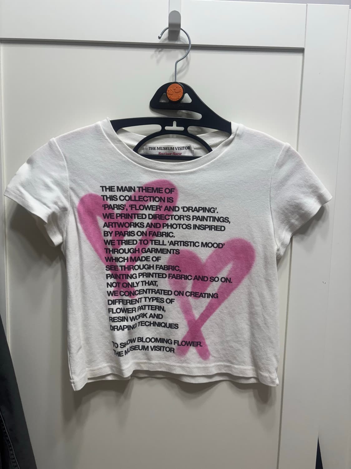 더뮤지엄비지터 하트 크롭 반팔티 상품이미지2