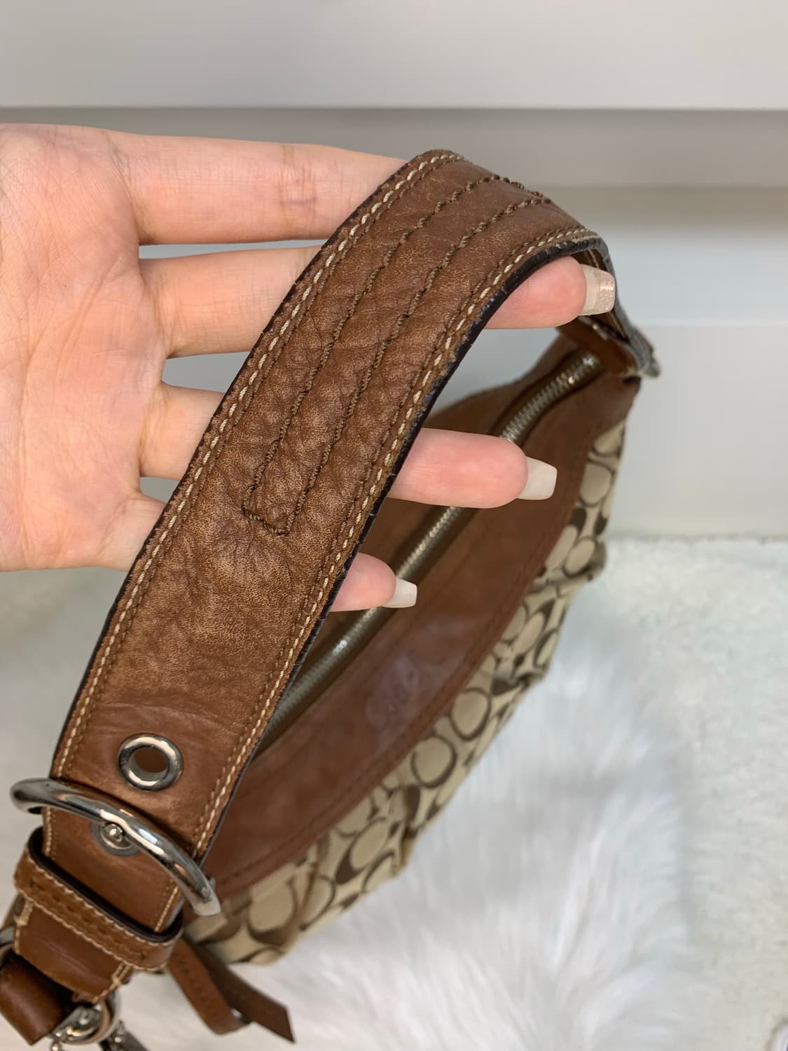 코치 베이지 하프문 숄더백 상품이미지6