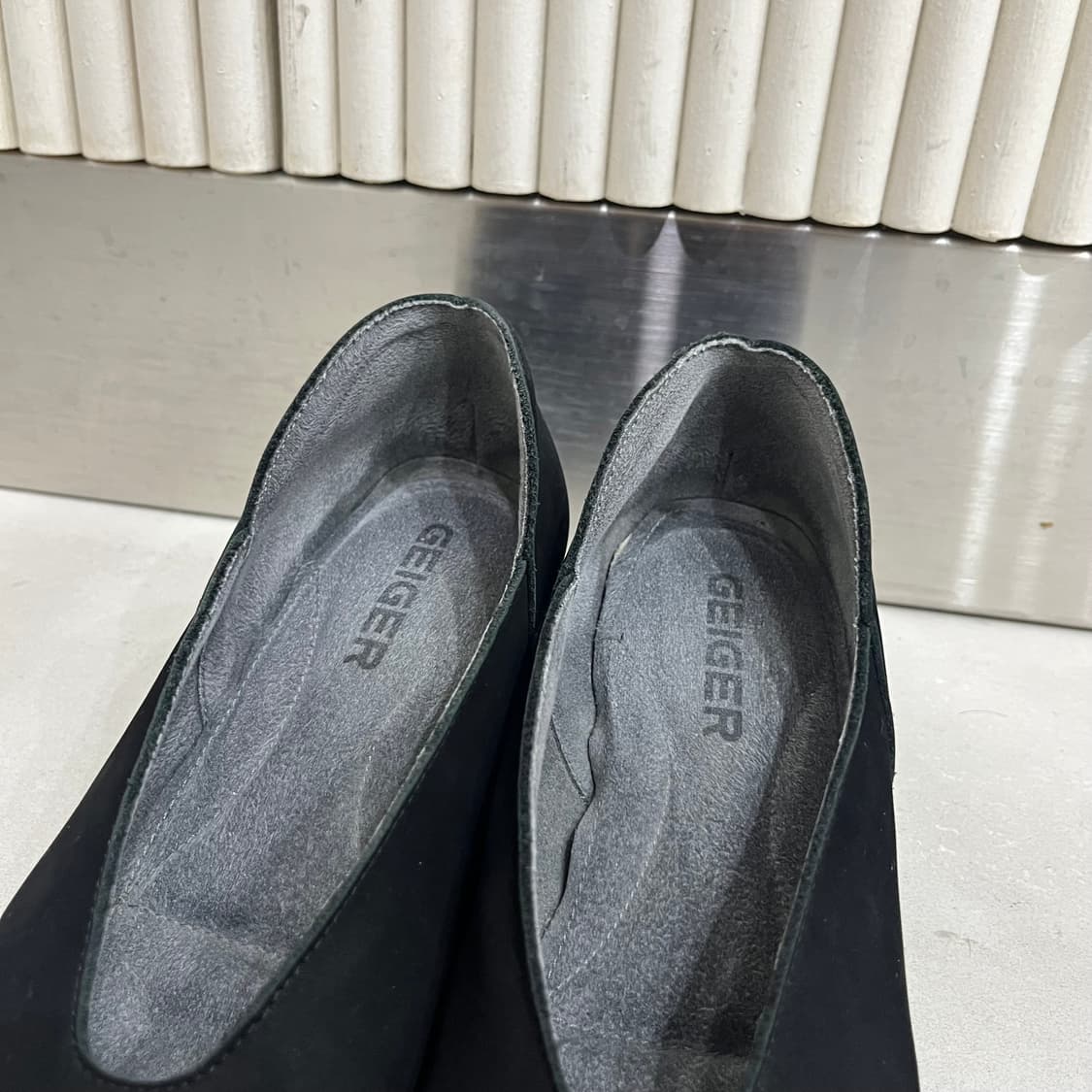 [240] 가이거 소가죽 스웨이드 펌프스 힐 상품이미지8