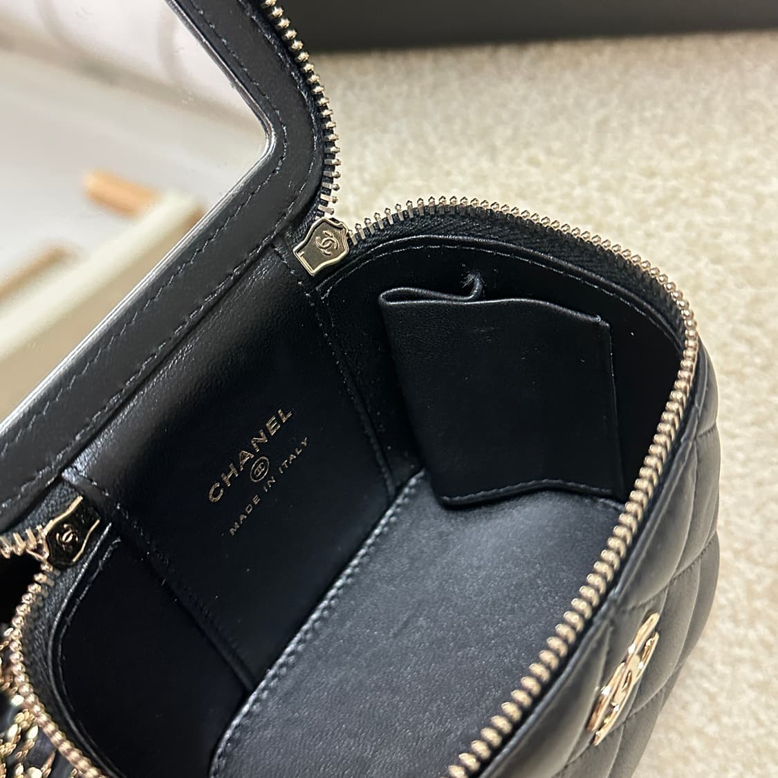 샤넬 베니티 탑핸들 블랙 내장칩버전 샤넬미니백 상품이미지5
