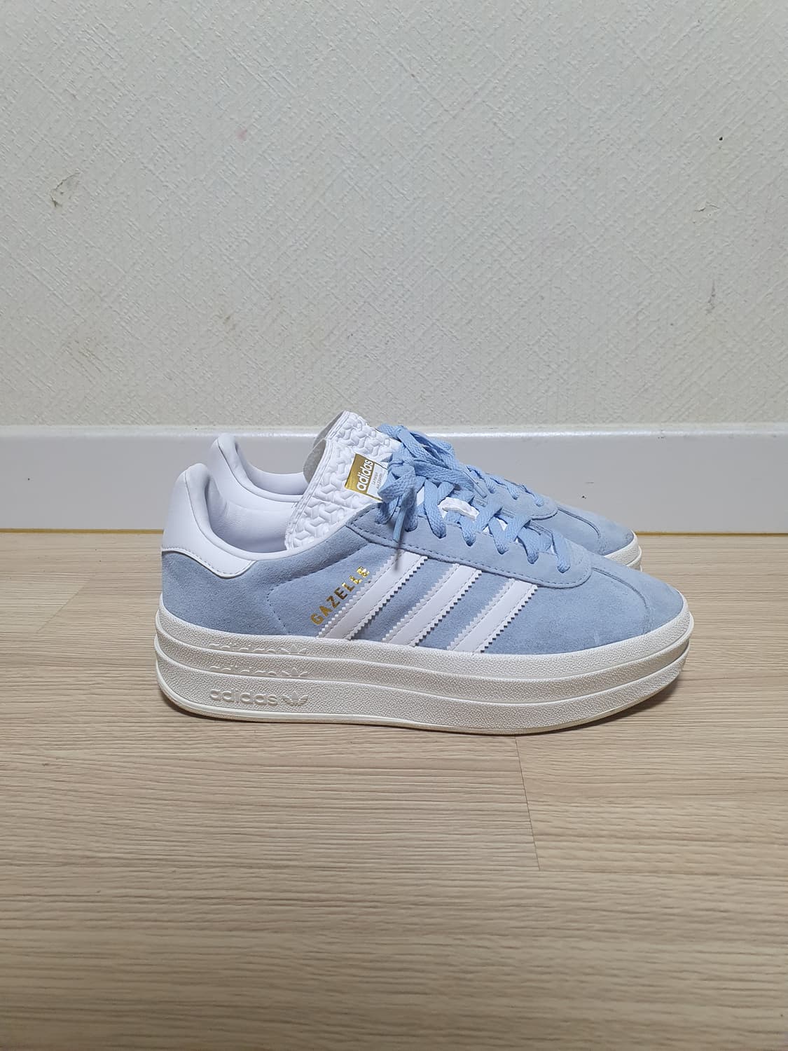 아디다스 가젤 볼드 클리어 스카이 235 상품이미지1