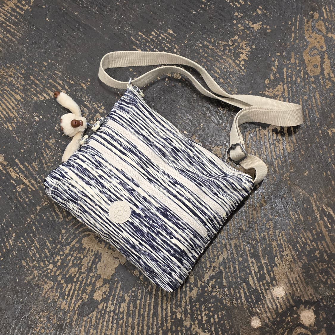 키플링 스트라이프 크로스백 상품이미지1