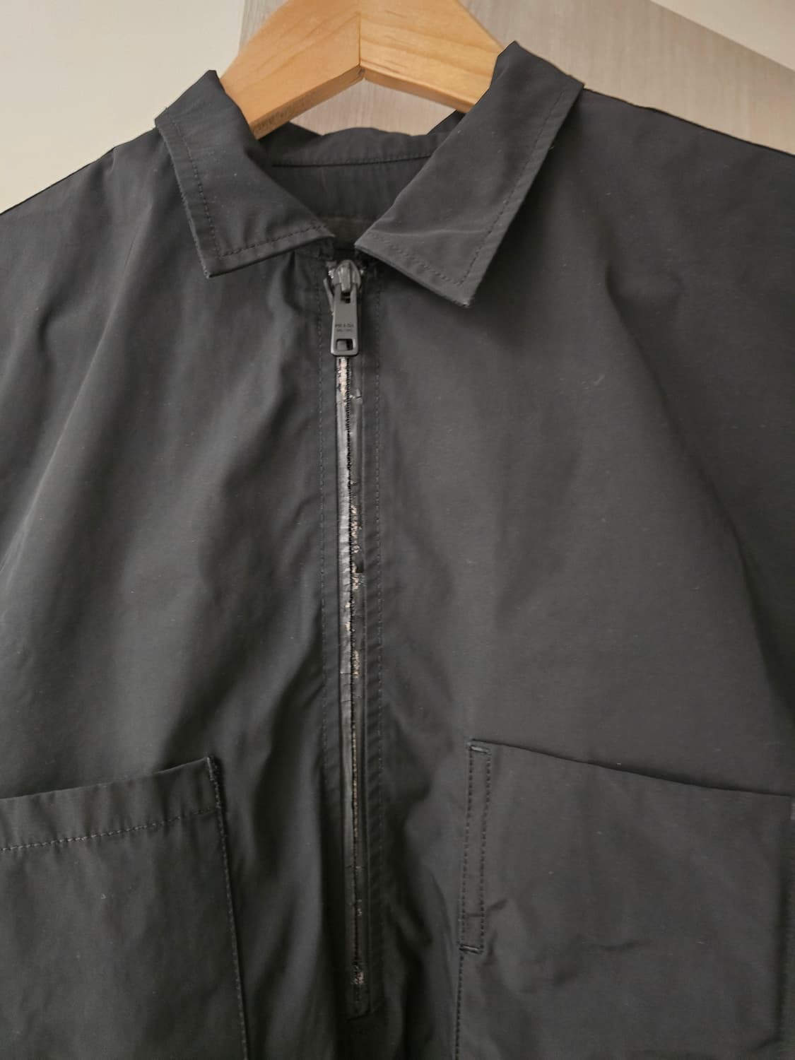 프라다 나일론 블랙 숏슬리브 하프 집업 셔츠 M 상품이미지8